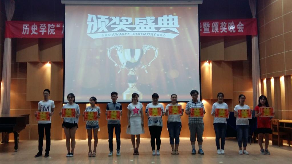 为“雷锋活动月”优秀工作者颁奖